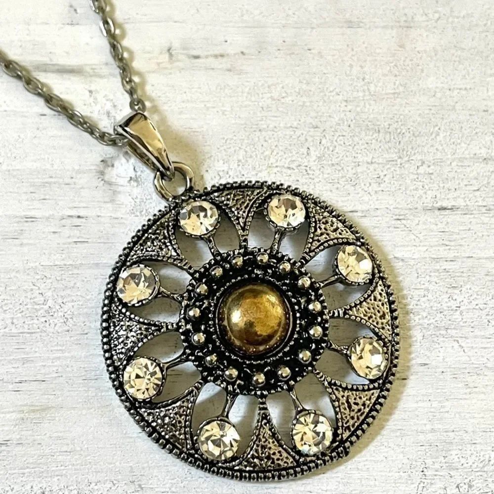 Rhinestone disc pendant necklace